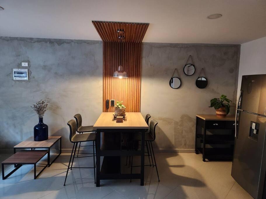 Hermoso En Laureles*aire Acondicionado Apartamento